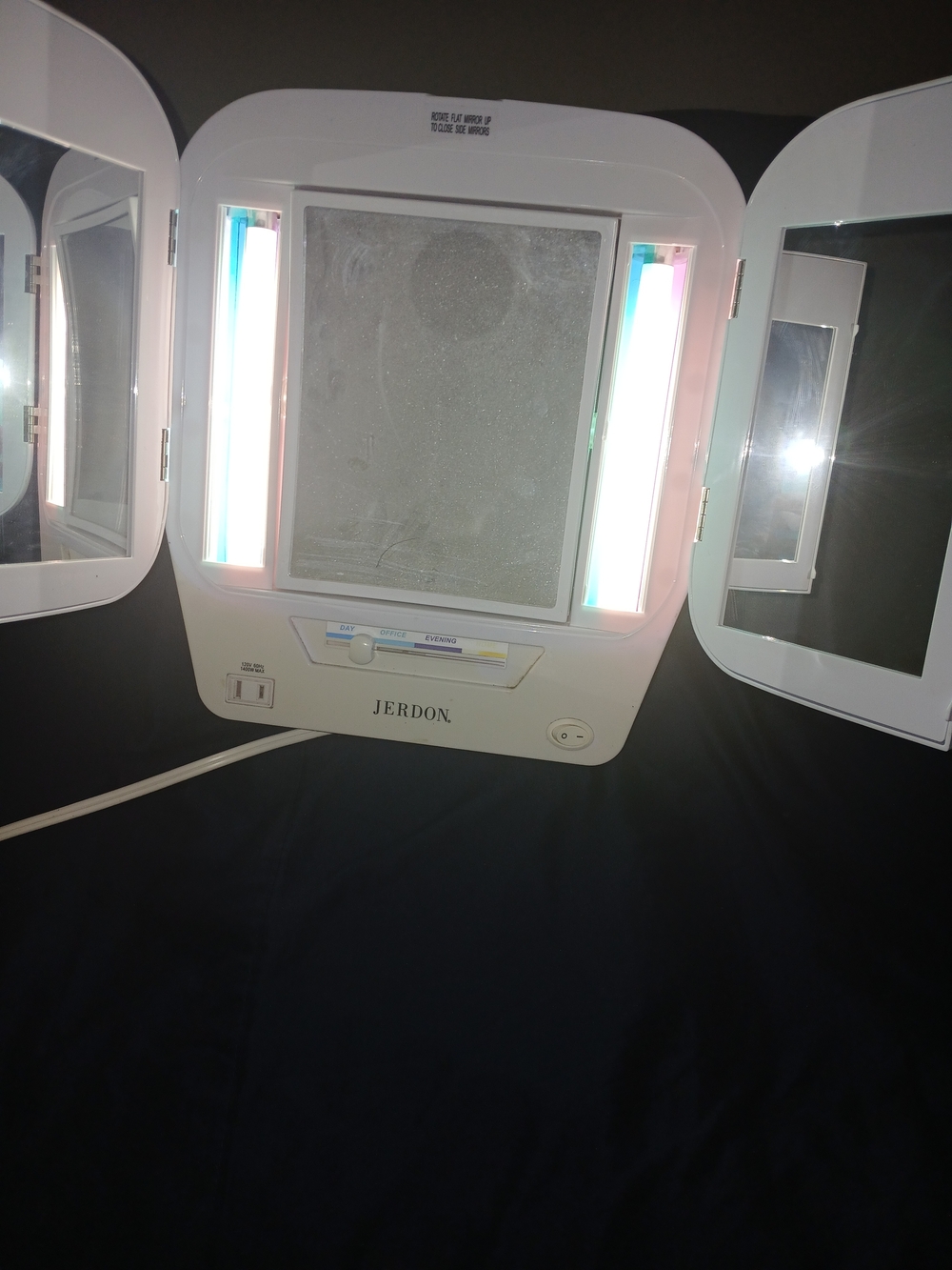 Jerdon White Tri-Fold Lighted Makeup Mirror